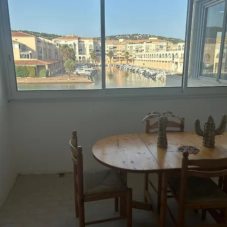 Au Bord De Apartment